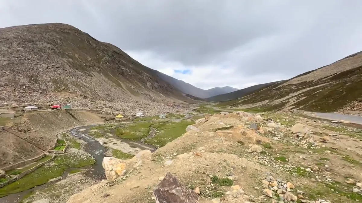 Where the valley turns green
